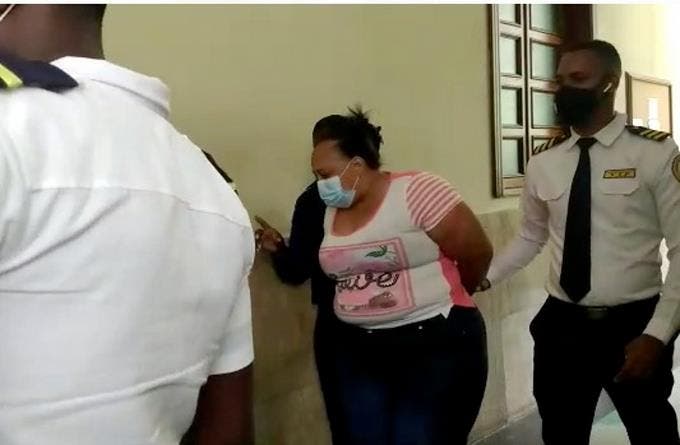 Aplazan coercion acusada matar hijastro