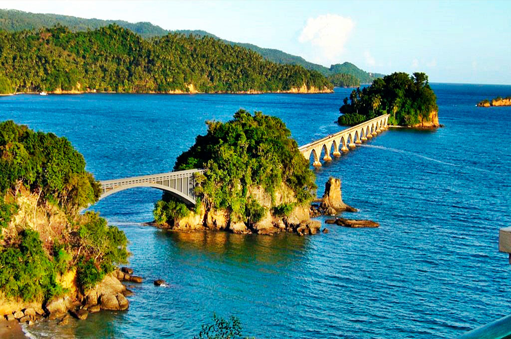 r puentes de samana walking brides peninsula provincia santa barbara todo republica dominicana