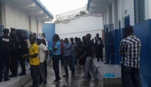 presos escapan de carcel de Haiti 520x300 1
