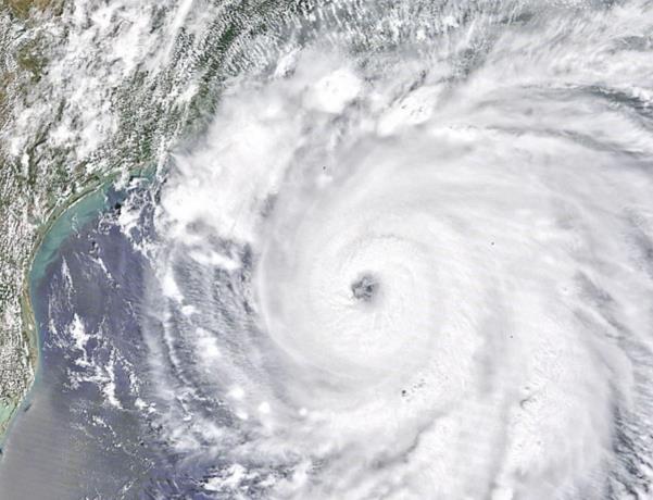 predicen la expansion de huracanes y tifones hacia latitudes medias