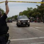 huye armado el sospechoso de tiroteo que deja 6 muertos y 24 heridos en tiroteo en desfile cerca de chicago