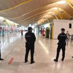 policia nacional control coronavirus aeropuerto barajas madrid.r d.1347 1053