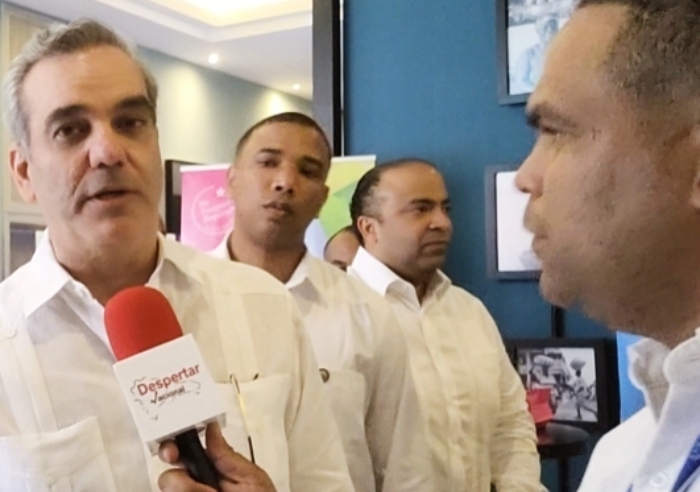 Foto entrevista Presidente Abinader. Moises Gonzalez Punta Bergantin 2022 DESPERTAR NACIONAL