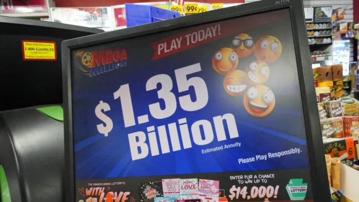 loteria Mega Millions se muestran en una gasolinera Holiday Viernes 13 de enero 2023 en Minneapolis