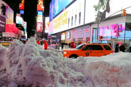 Snow in New York Times Square.jpg